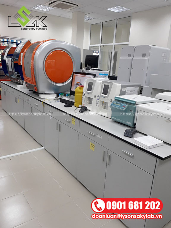 Bàn đặt máy huyết học