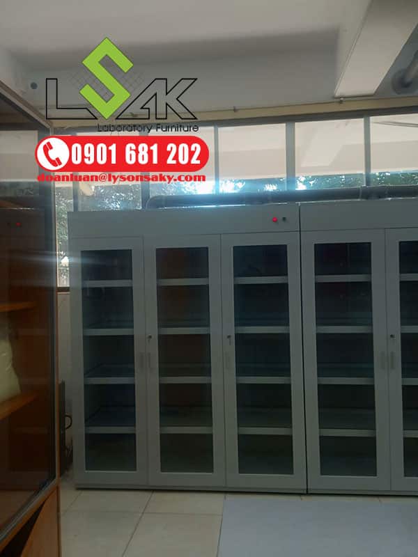 Thi công lắp đặt hệ thống tủ hoá chất có hệ thống hút khí độc cho ĐH Sư Phạm kỹ thuật