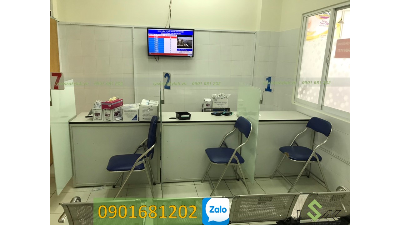 Bàn lấy mẫu máu xét nghiệm