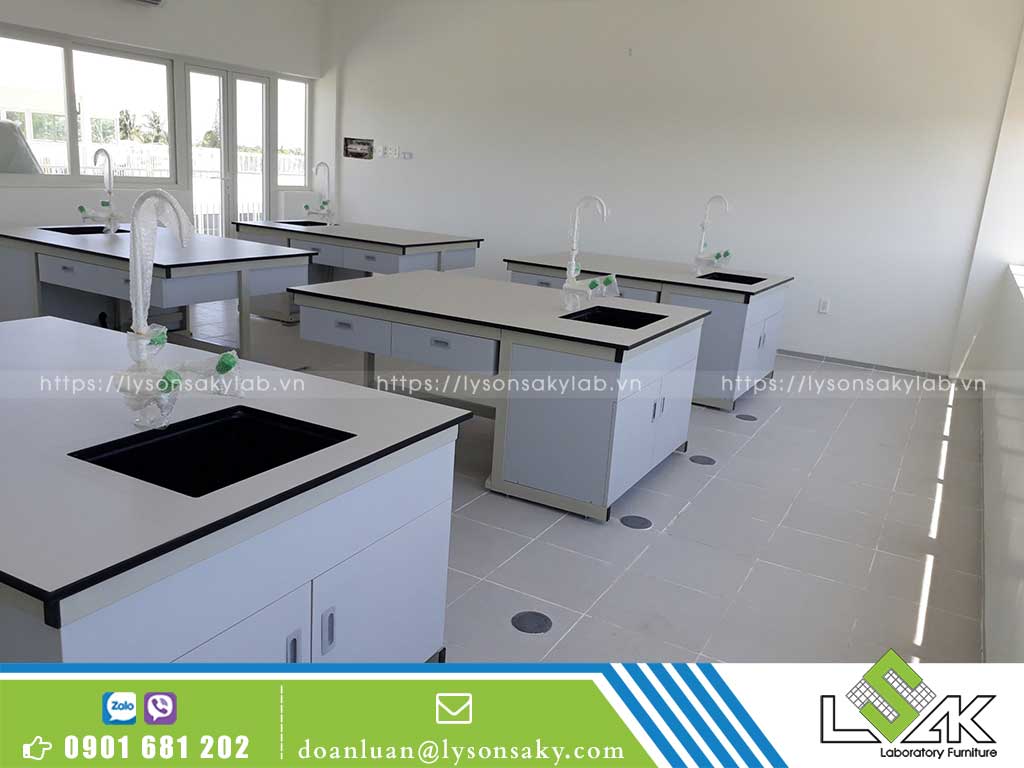 Bàn thí nghiệm hóa sinh hình chữ nhật