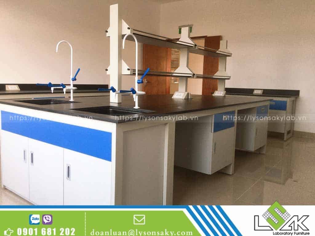 Bàn thí nghiệm trung tâm phòng thí nghiệm công ty Sinoma Nhơn Trạch