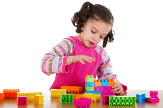 Phương pháp Montessori và những điều ba mẹ cần biết