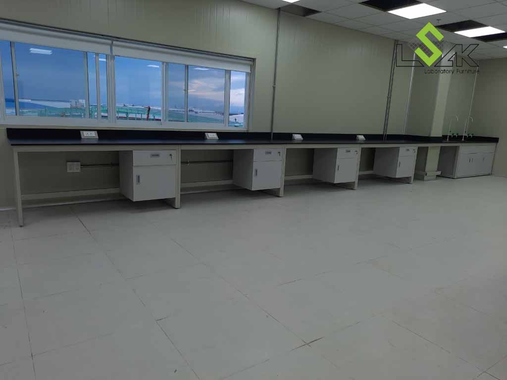 Bàn thí nghiệm áp tường