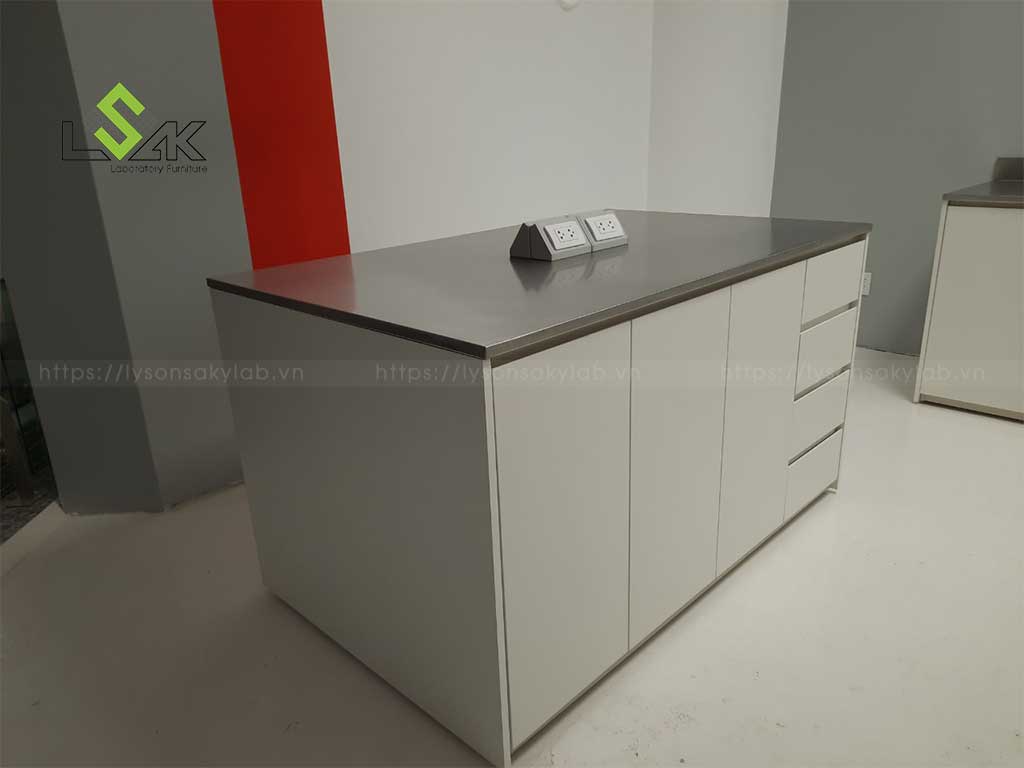 Lý Sơn Sa Kỳ Lab tư vấn thiết kế, lắp đặt nội thất phòng thí nghiệm cho công ty ở quận 2,