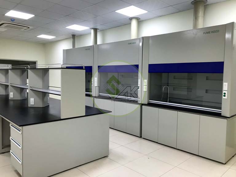 Dãy tủ hút khí độc phòng thí nghiệm nhà máy sản xuất dầu nhớt Công ty Maxihub