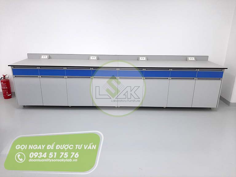 Bàn thí nghiệm áp tường nhà máy sản xuất sơn Công ty AkzoNobel