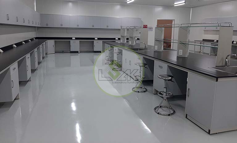 Bàn thí nghiệm phòng lab sinh học trang trại bò sữa công nghệ cao Vinamilk