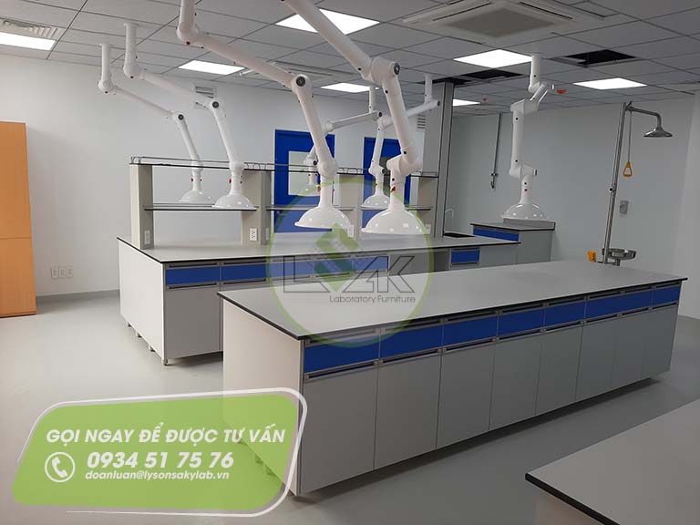 Bàn thí nghiệm trng tâm phòng lab nhà máy sản xuất sơn Công ty AkzoNobel