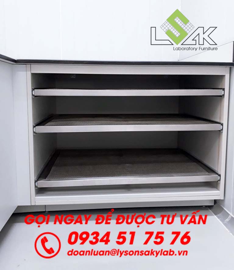 Kệ sấy mẫu vải đặt dưới bàn