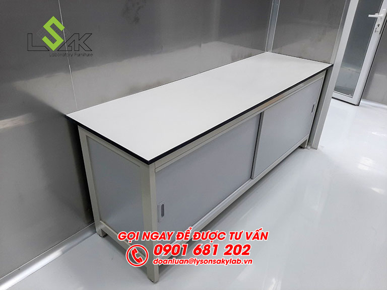Bàn thí nghiệm hộc tủ cửa lùa
