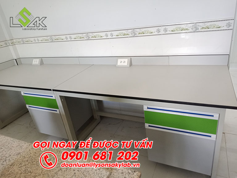 Bàn thí nghiệm áp tường phòng thí nghiệm Trạm nghiên cứu thực nghiệm KH&CN