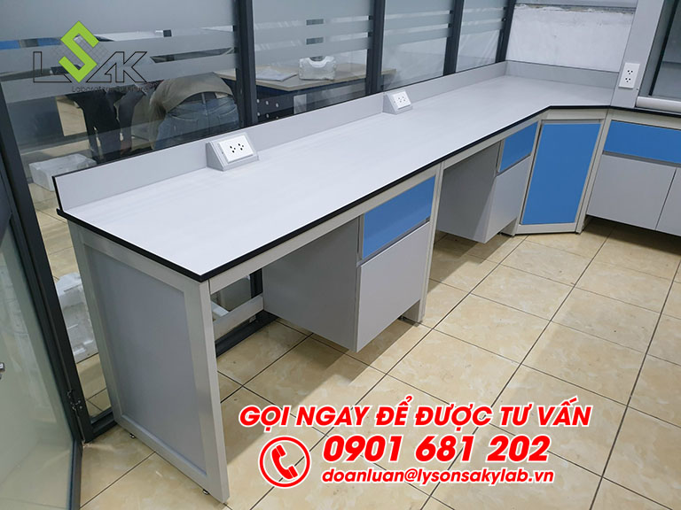 Bàn thí nghiệm áp tường nội thất phòng thí nghiệm môi trường