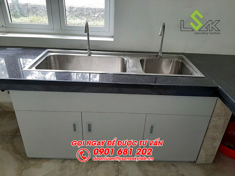 Bàn thí nghiệm có bổn rửa mặt đá granit nội thất phòng thí nghiệm nước hoa Life Essence