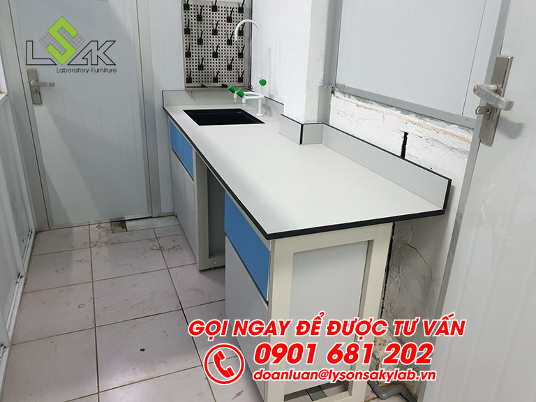 Bàn thí nghiệm áp tường nội thất phòng thí nghiệm môi trường