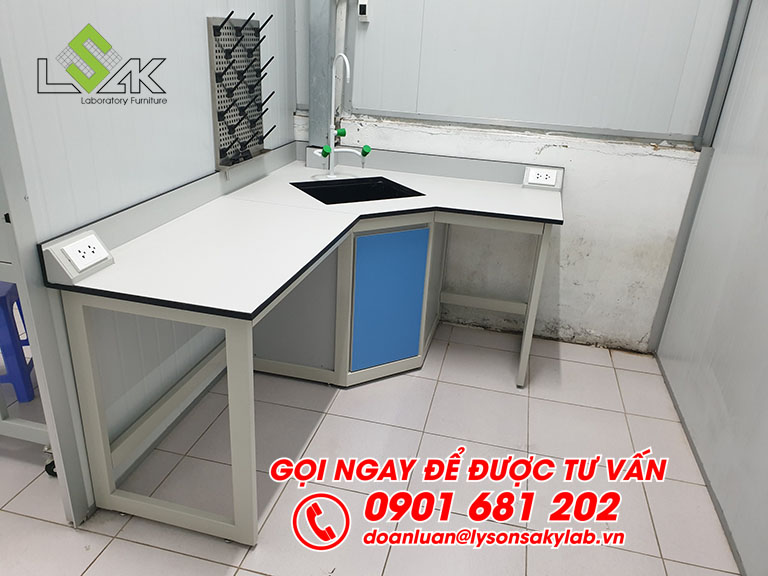 Bàn thí nghiệm áp tường có bổn rửa nội thất phòng thí nghiệm môi trường