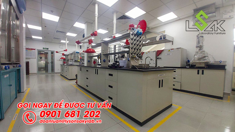 Bàn thí nghiệm trung tâm hộc tủ thép