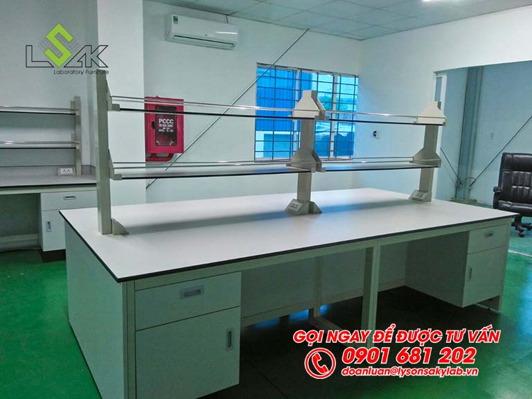 Bàn thí nghiệm trung tâm nội thất phòng QC Công ty Sơn Kansai Alphanam