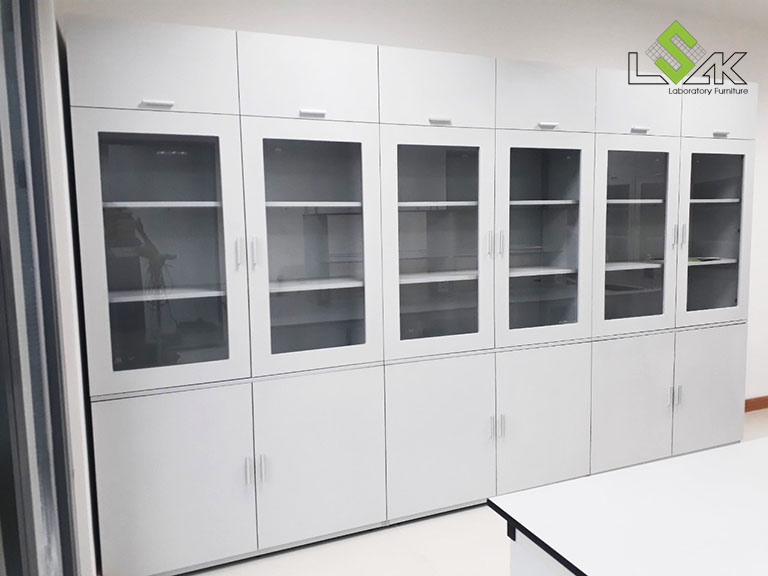 Tủ lưu mẫu bằng gỗ sử trong phòng thí nghiệm mỹ phẩm