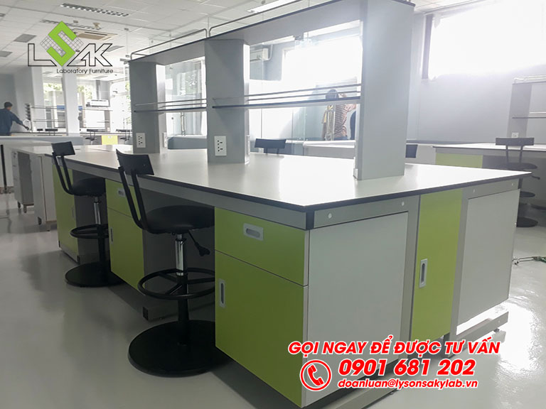 Bàn thí nghiệm trung tâm mặt bàn chống hóa chất