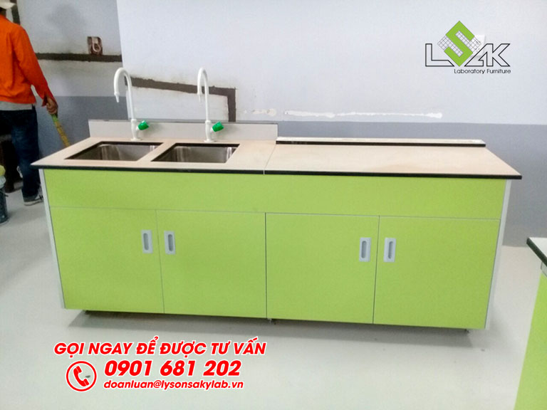 Bàn thí nghiệm có chậu rửa
