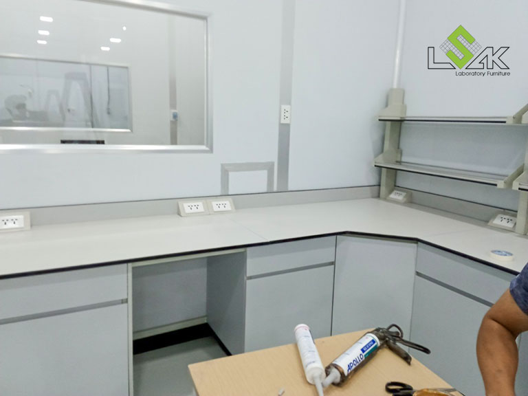 Bàn thí nghiệm nội thất phòng lab R&D mỹ phẩm Ifree Beauty