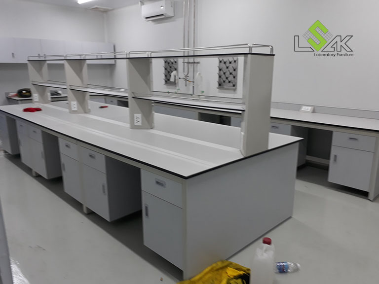 Bàn thí nghiệm trung tâm nội thất phòng thí nghiệm Công ty Dược phẩm Nam Việt