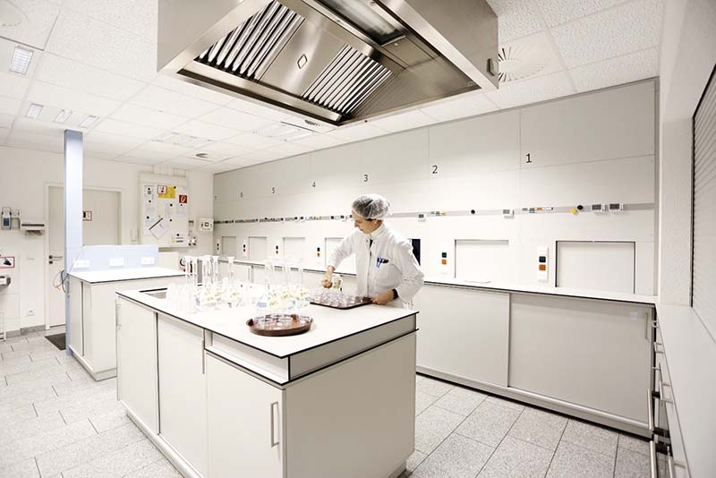 Bàn chuẩn bị mẫu dùng vật liệu Phenolic chuyên dụng phòng thí nghiệm