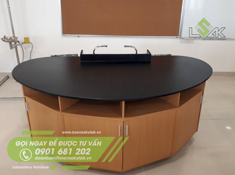Bàn thí nghiệm phòng thí nghiệm Trường Quốc tế Saigon Star