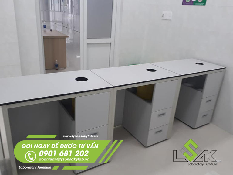 Bàn lấy mẫu máu bệnh viện nội thất Khoa xét nghiệm Bệnh viện Phúc Hưng - Quảng Ngãi