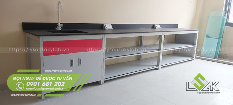 Bàn chuẩn bị thí nghiệm phòng thí nghiệm hóa