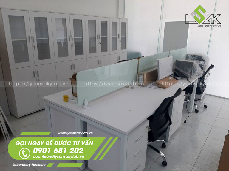 Cụm bàn làm việc nhân viên 6 vị trí ngồi bàn sử dụng chất liệu ván MFC phủ Melamine