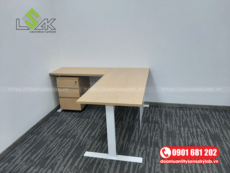 Bàn quản lý chữ L chân bằng thép mạ kẽm sơn tĩnh điện