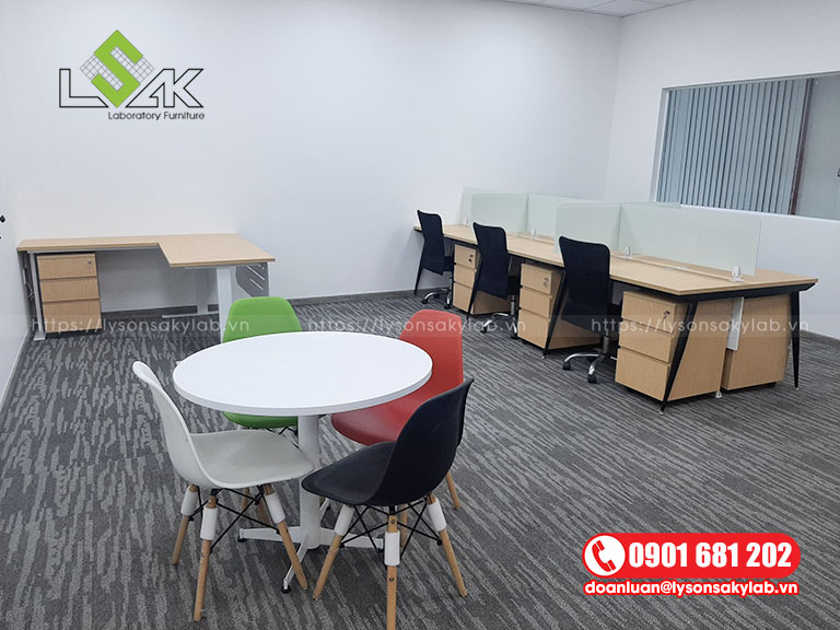 Bàn họp tròn văn phòng thiết kế hiện đại