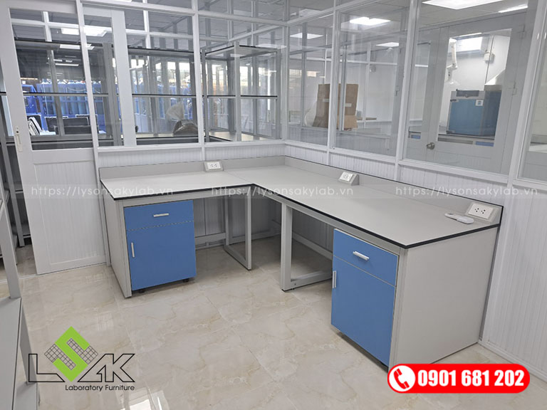 Bàn thí nghiệm áp góc