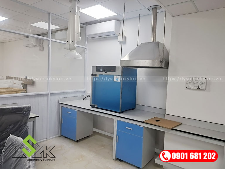 Bàn đặt thiết bị, chụp hút inox cố định phòng lab