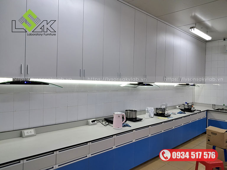 Tủ treo tường kích thước 7300x400x1400mm DxRxC