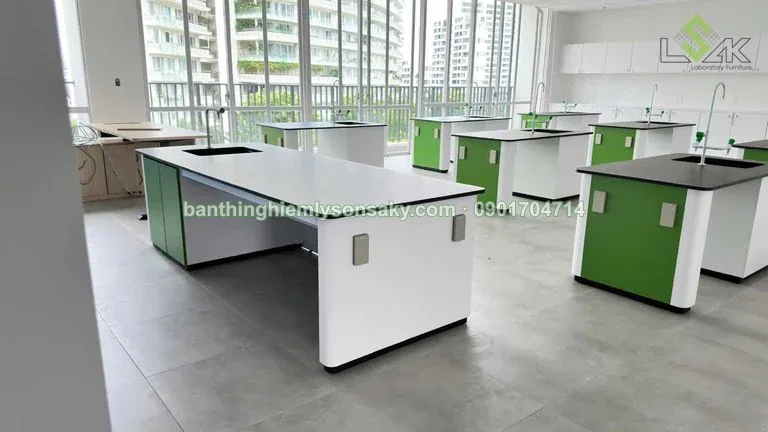 Bàn biểu diễn thí nghiệm cho giáo viên