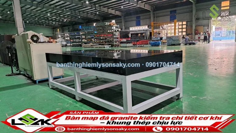 Bàn map đá granite kiểm tra chi tiết cơ khí – khung thép chịu lực thi công thực tế