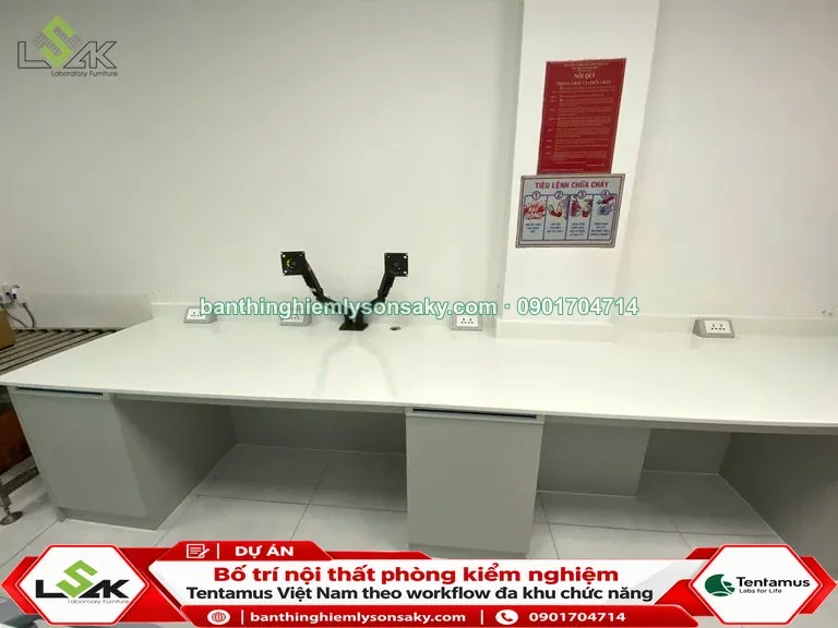 Bàn thí nghiệm áp tường