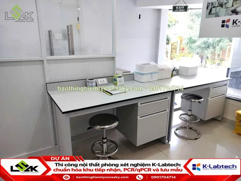 Bàn thí nghiệm áp tường