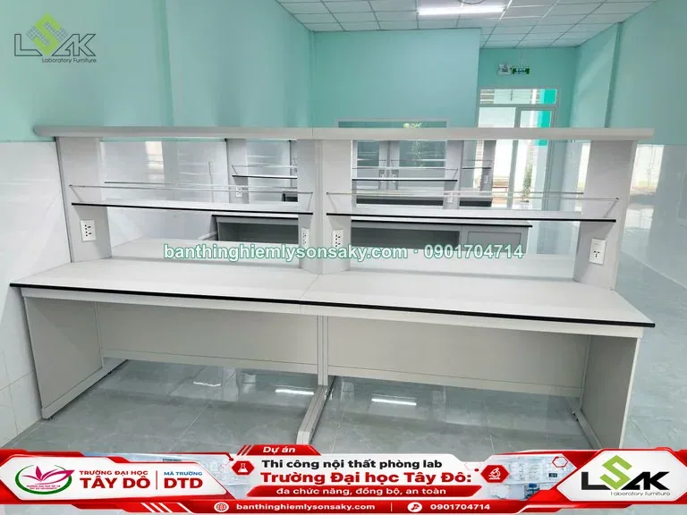 Bàn thí nghiệm trung tâm có kệ trên bàn