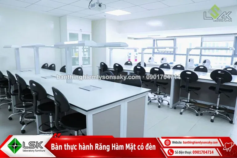 Bàn thực hành Răng Hàm Mặt có đèn thi công thực tế